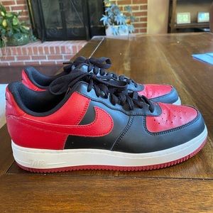 Men’s Nike Air Force 1’s size 8.5 red and black